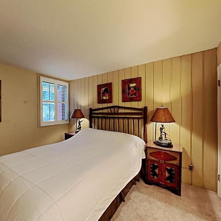 Two Bedroom Condos With Mountain Views At 1849 Condos Mammoth Lakes Room photo