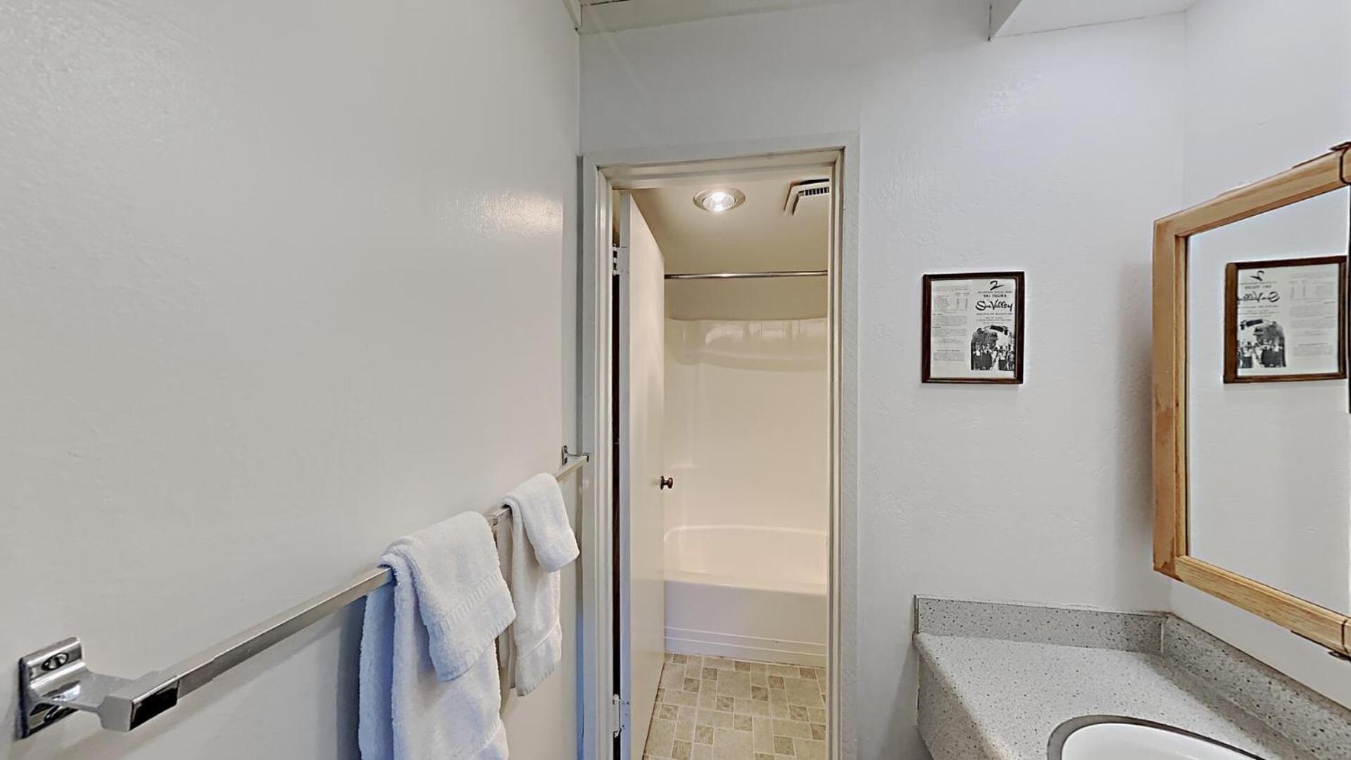 Two Bedroom Condos With Mountain Views At 1849 Condos Mammoth Lakes Room photo